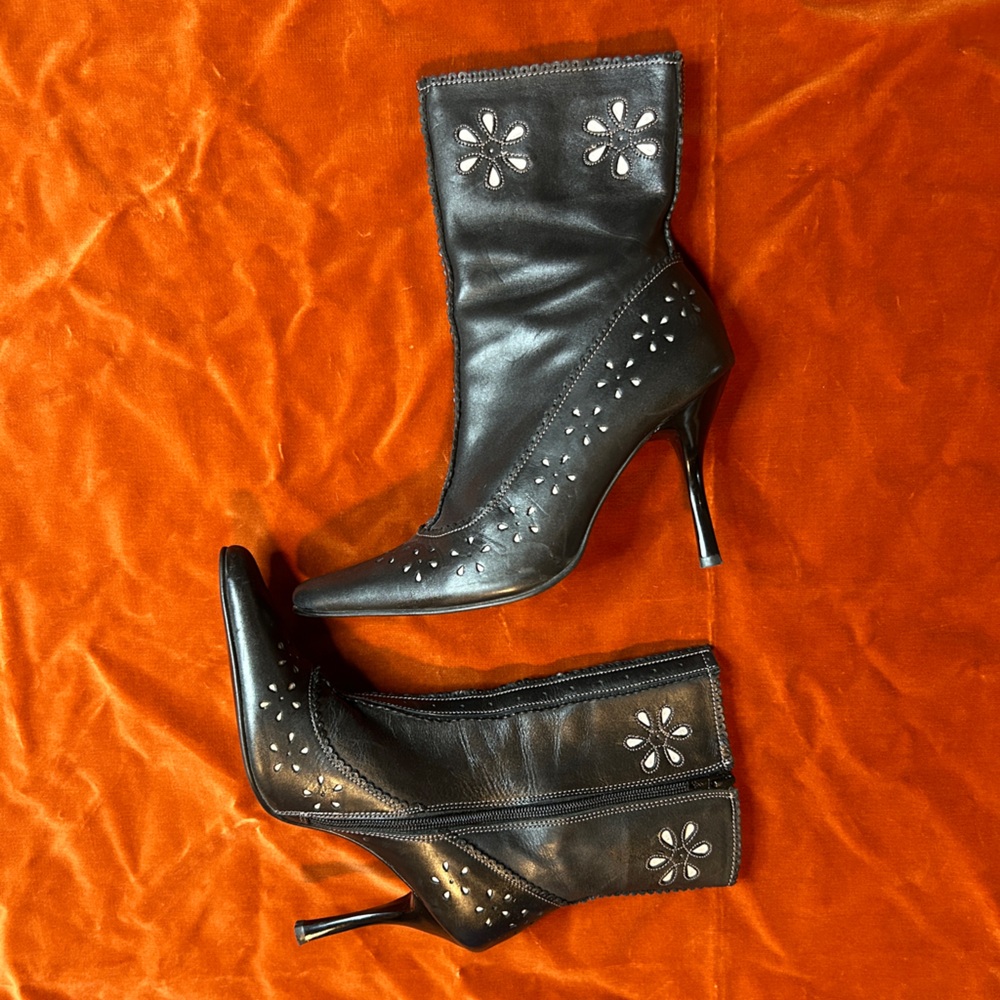 RARE vintage pointed toe genuine leather booties floral 90’s stiletto heel boots